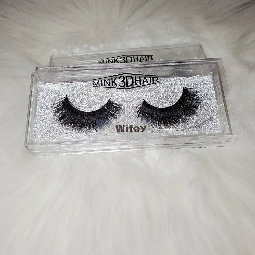 3D Human Lashes.